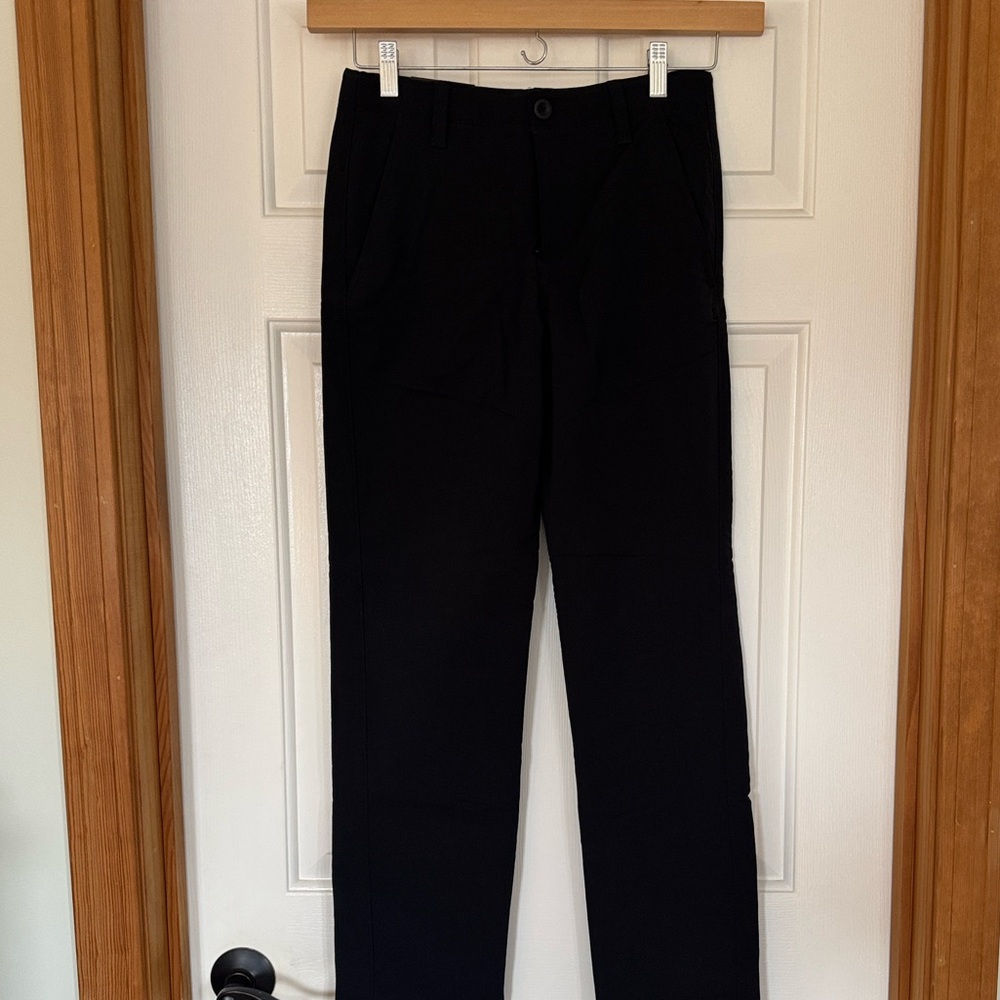 Under Armour Black Straight-Leg Performance Pants, Boys’ size 16, NWT